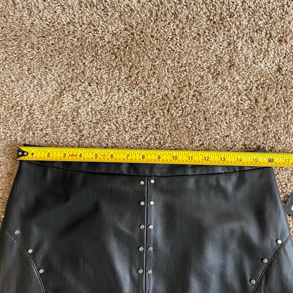 Leather skirt with studs - Picture 11 of 15